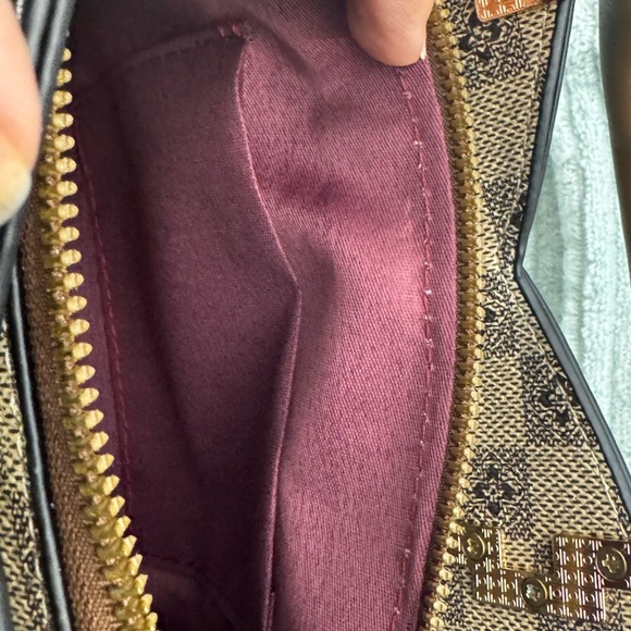 Checkered Tote Crossbody Bag w/ Gold Heart Tassel Charm Purse, New - Picture 11 of 16